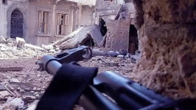 Ölüm ablukasından kaçanlara ateş açılıyor