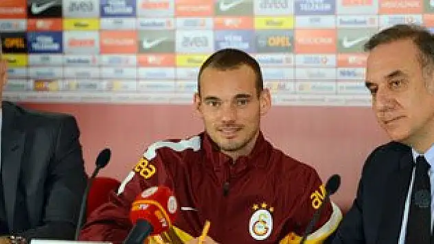 Wesley Sneijder imzayı attı