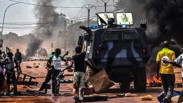 2 Müslümanı linç ettiler