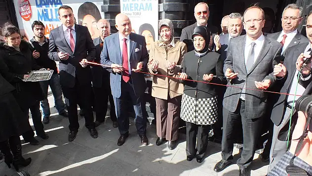 Toru 'Hz. Pir'e Ve Bu Şehre Hizmetkâr Olmak Bir Şereftir'