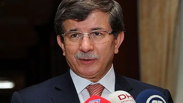 Dışişleri Bakanı Davutoğlu, 'Kıbrıs konusunda olumlu bir hava var'