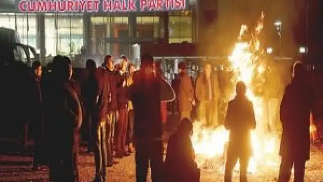 Eşbaşkan CHP'yi böldü