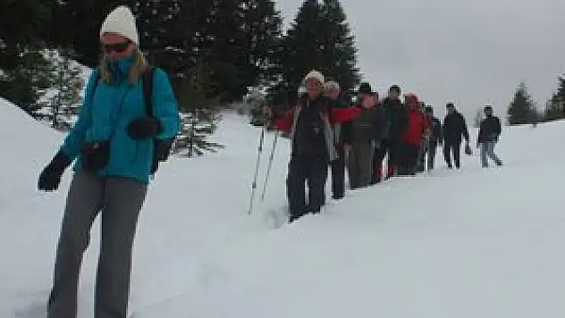 Beyşehir'de dağcıların kar yürüyüşü etkinliği