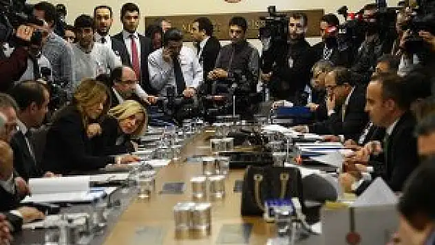 Yeni Demokratikleşme Paketi Komisyon'da