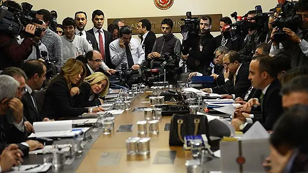 Yeni Demokratikleşme Paketi Komisyon'da