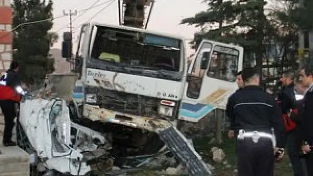 Freni patlayan kamyon 7 aracı biçti: 2 ölü, 4 yaralı