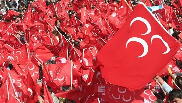 Seçim için ilk masayı MHP kurdu
