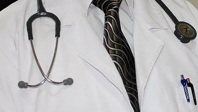 Hastayı kurtarmak isterken kendisi öldü