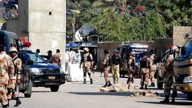 Polis servisine saldırı!