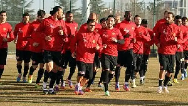 Es-Es, kupaya odaklandı