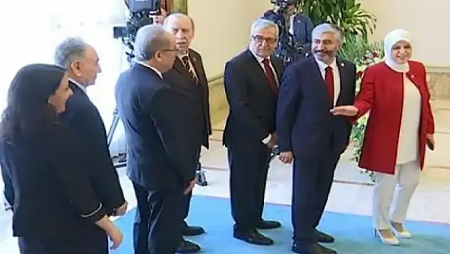 23 Nisan töreninde dikkat çeken diyalog