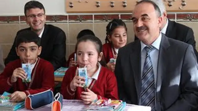 Konya'da okul sütü dağıtım töreni
