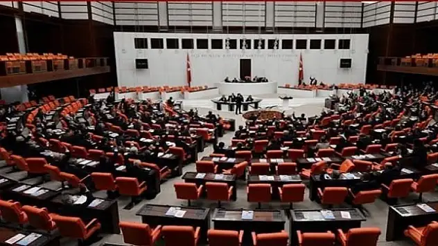 10 maddelik uyum paketi Meclis'te kabul edildi