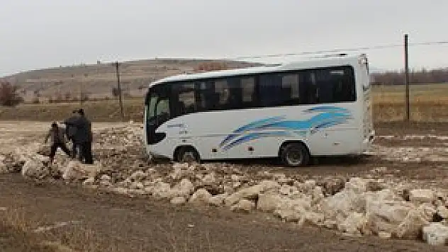 Yolcular ölümden döndü