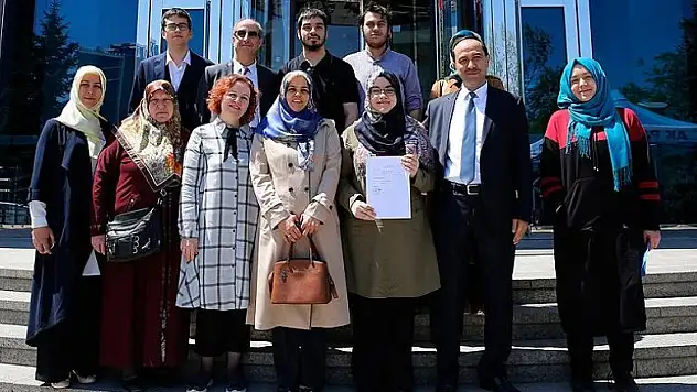 Liseli gençlerden AK Parti'ye 'aday adaylığı' başvurusu