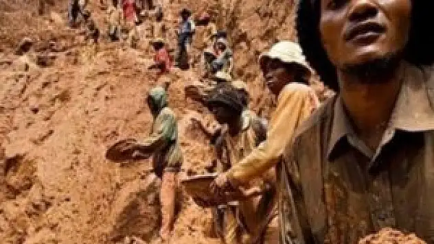 200 madenci göçük altında