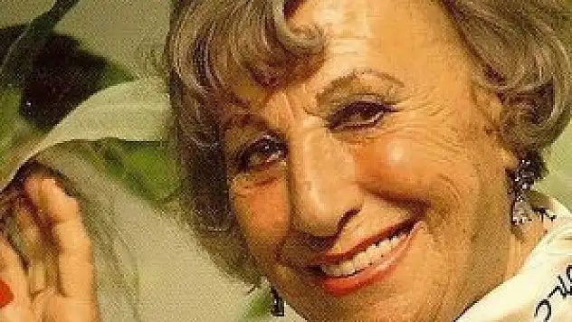 Müzeyyen Senar hastaneye kaldırıldı