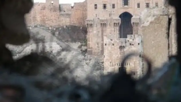 Esed güçlerinin karargahını tünel kazarak havaya uçurdular