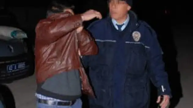 Yorganın içinden kaçak sigara çıktı