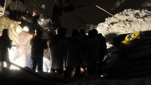 Güney Kore'de bina çatısı çöktü