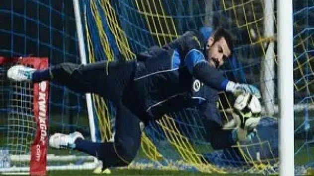 'Kadın gibi gülme adam ol'