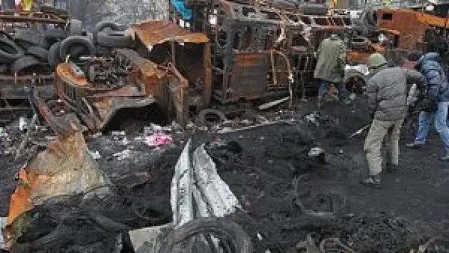 Göstericiler bakanlık binasını ele geçirdi, bakan kaçtı