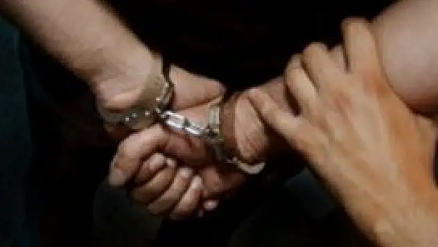 Sahte kimlikle kredi çekimine tutuklama