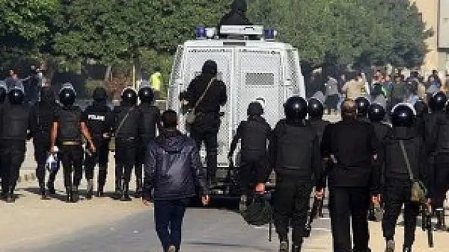 Mısır'da 37 öğrenciye hapis cezası