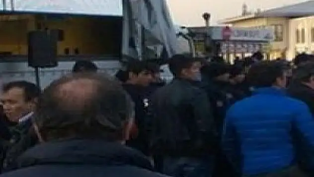 AK Parti standına çirkin saldırı!