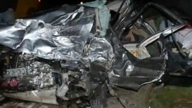 İki otomobil çarpıştı: 2 ölü