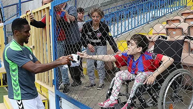 GÖNÜLLERİ FETHETTİ