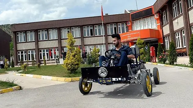 Üniversite öğrencileri hurda malzemelerinden araç üretti