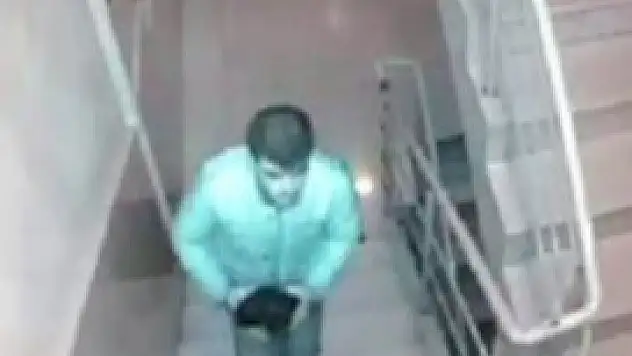 Ayakkabı hırsızı güvenlik kamerasında