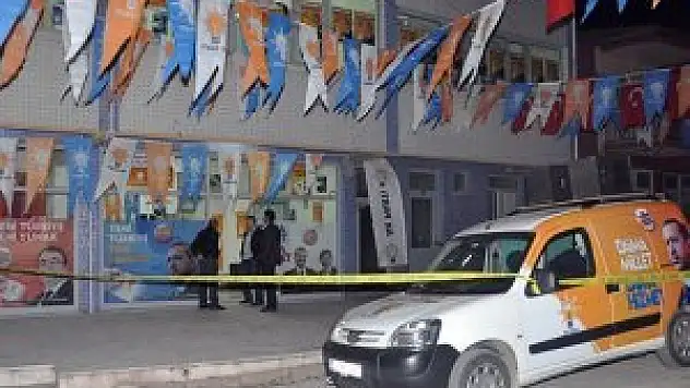 Yunak'ta seçim bürosunda kavga