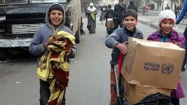 Yermuk'ta Filistinlilere yardım dağıtımı tekrar başladı