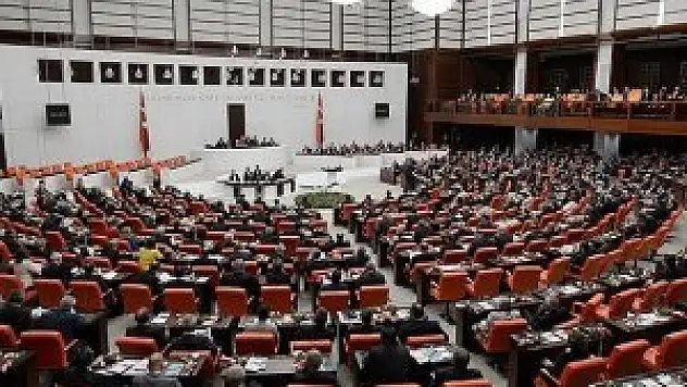 Yeni Demokratikleşme Paketi kabul edildi