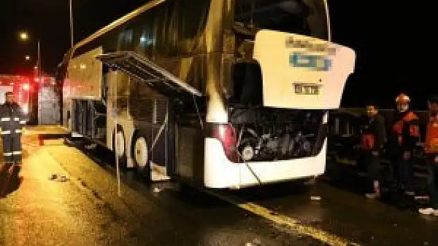 Tem otoyolunda yolcu otobsünde yangın