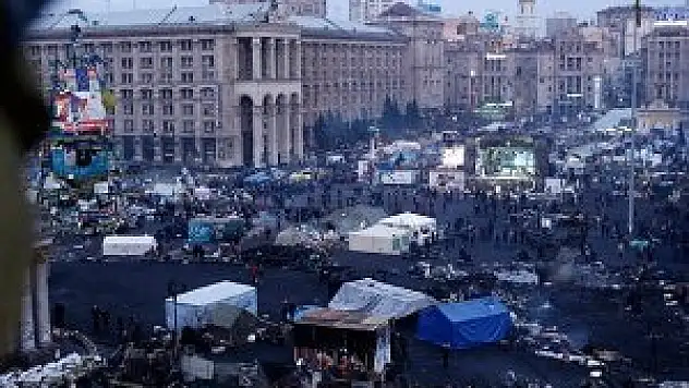 Uzlaşmaya rağmen göstericiler meydanlarda