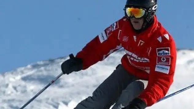 Ağzını oynatarak bana tepki verdi