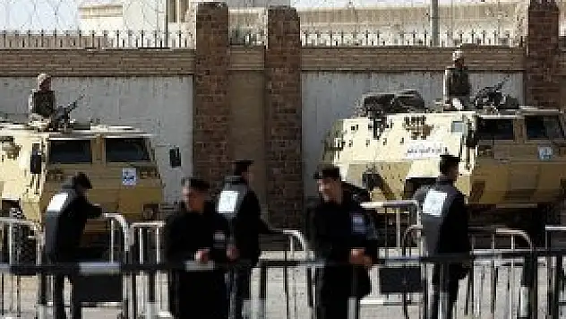 Mursi 'mahkeme geçersiz' dedi