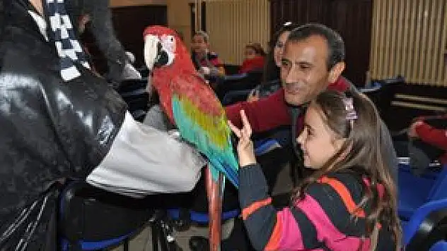 Seydişehir'de yetim ve öksüzlerin sirk mutluluğu