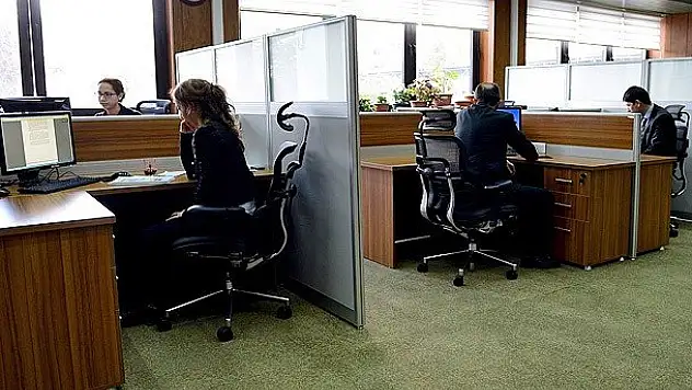 İŞKUR'a 900 danışman