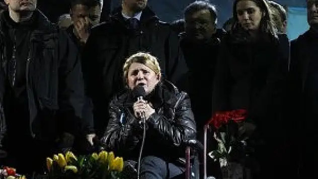 Timoşenko Kiev'de protestoculara seslendi