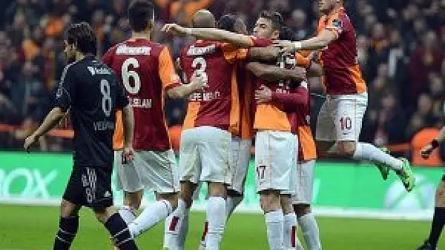 Aslan derbilerde kükrüyor