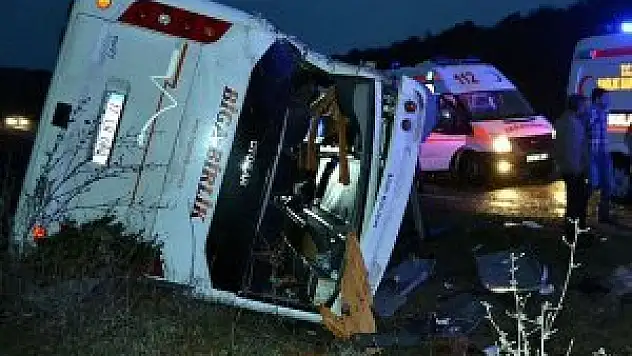 Çanakkale'de trafik kazası: 23 yaralı