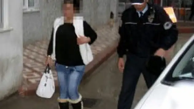 Alkollü kadın sürücü polise yakalandı