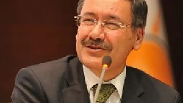 Melih Gökçek CHP'ye seçim şarkısı önerdi