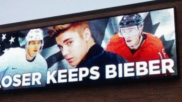 Justin Bieber'ı billboardla kızdırdılar..!