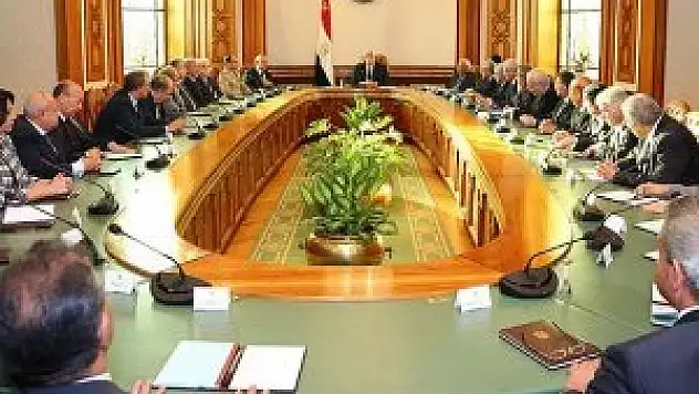 Mısır'da geçici hükümet istifa etti