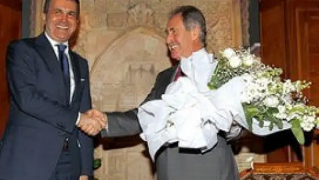 Günay bakanlık görevini devretti